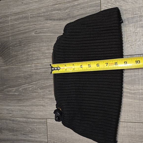 Elegant Black Knit Clutch. Exelent Used Conditon.